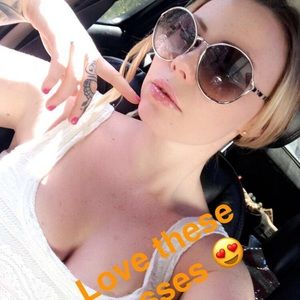 Meet your Posher, Anya